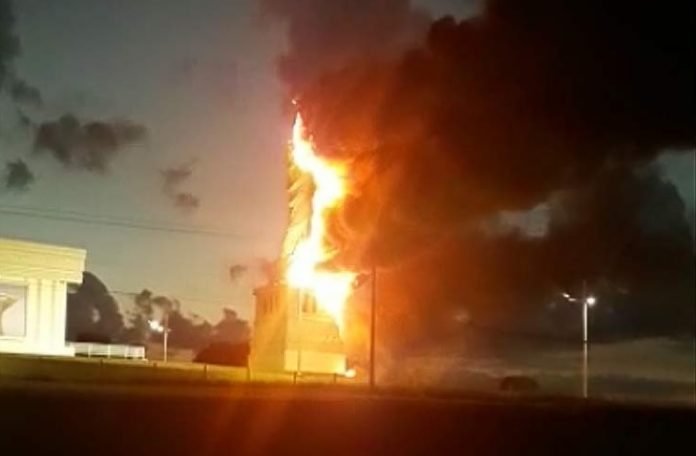 estatua-liberdade-queimada-havan - TATA NEWS