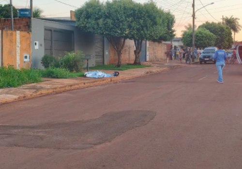 Atirador em motocicleta executa homem com três tiros nas costas