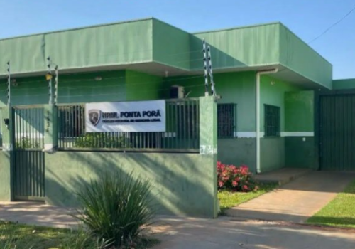 Jovem morre ao ser baleado por desconhecido em frente de casa