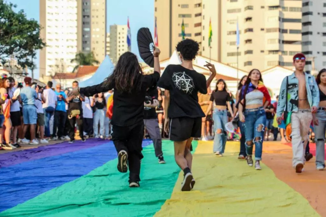 Festival abre seleção para artistas LGBT+ com investimento de R$ 10 mil