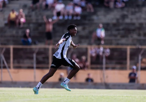 Corinthians vence o Jaú, enfrenta calor e avança líder ao mata-mata