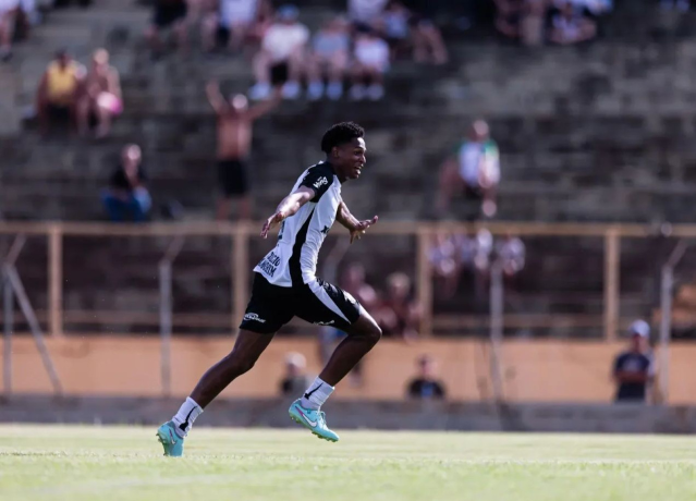 Corinthians vence o Jaú, enfrenta calor e avança líder ao mata-mata