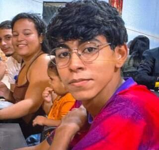 Bombeiros usam cães farejadores em busca de jovem desaparecido no Nova Lima Bombeiros usam cães farejadores em busca de jovem desaparecido no Nova Lima