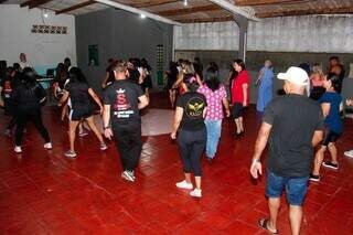 Após 3 anos, aulas de passinho de flashback voltam ao Guanandi Após 3 anos, aulas de passinho de flashback voltam ao Guanandi