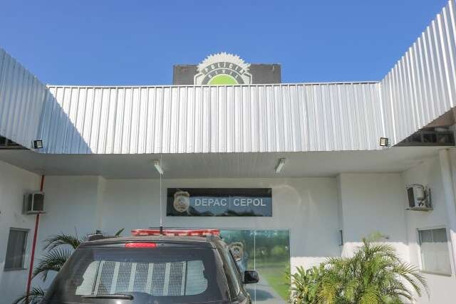 Grávida é atacada por pitbull solto em rua e sofre mordidas no abdômen e pernas