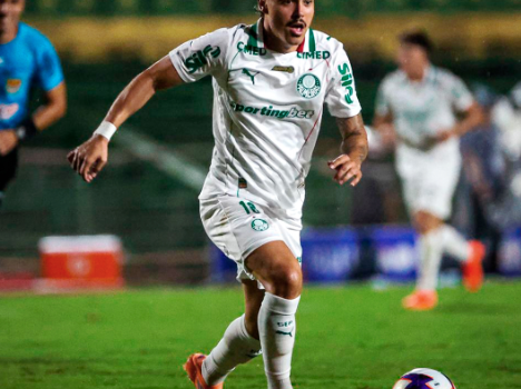 Com um jogador a mais, Palmeiras vence Portuguesa na estreia do Paulistão