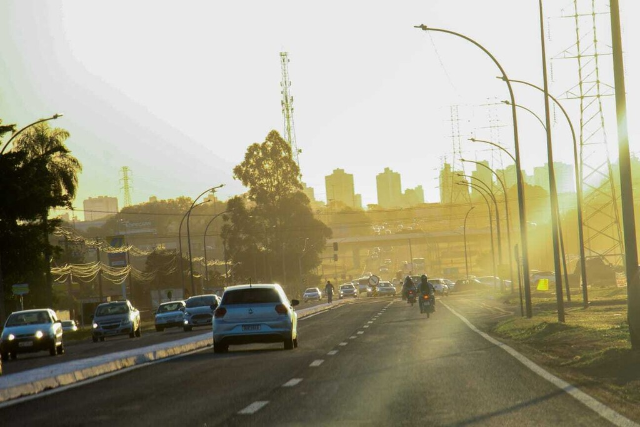 Quatro ruas serão interditadas para obras neste domingo na Capital