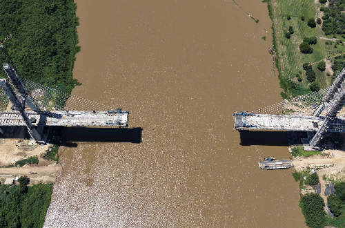 Ponte que liga Brasil e Paraguai está a 128 metros de ser concluída