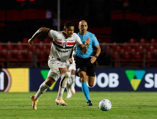 Brasileirão tem viradas de São Paulo e Bahia sobre Flamengo e Corinthians