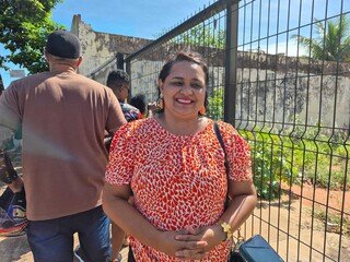 Com parentes de MT, família madruga na fila para “garimpar” produtos em bazar
