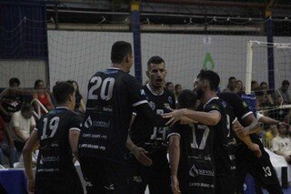 Time de MS falha diante da torcida e segue pressionado na Superliga B