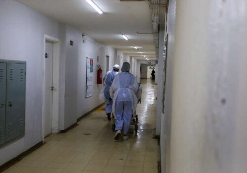 Pacientes estão internados há mais de 1 mês à espera de desfibrilador na Capital