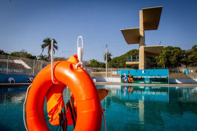 Nas férias, UFMS abre piscina até fevereiro para comunidade acadêmica
