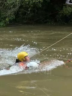 Cheia repentina deixa 44 turistas ilhados em cânion da Serra da Bodoquena