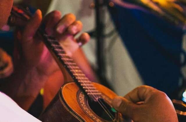 Do vinil ao samba: sábado tem feira de antiguidades e pré-carnaval