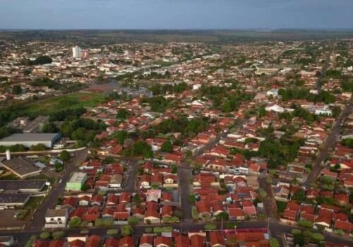 Empresário é preso com revólver e R$ 826 mil em cheques na BR-158