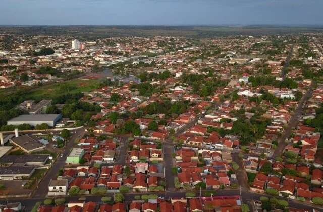 Empresário é preso com revólver e R$ 826 mil em cheques na BR-158