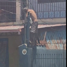 Nem choque impede ladrão flagrado furtando fios de barbearia à luz do dia
