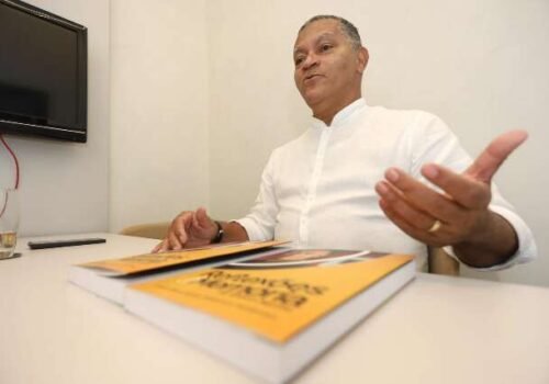 Artigos escritos ao longo de 7 anos viram livro de reflexões e memórias