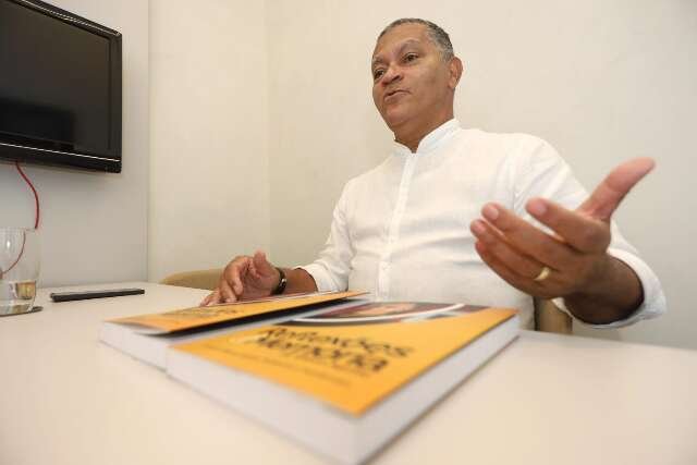 Artigos escritos ao longo de 7 anos viram livro de reflexões e memórias