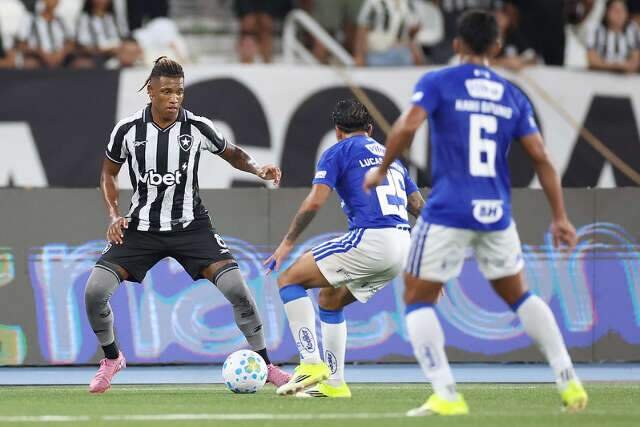 Botafogo goleia Cruzeiro e Mirassol vira sobre Vasco pelo Brasileirão