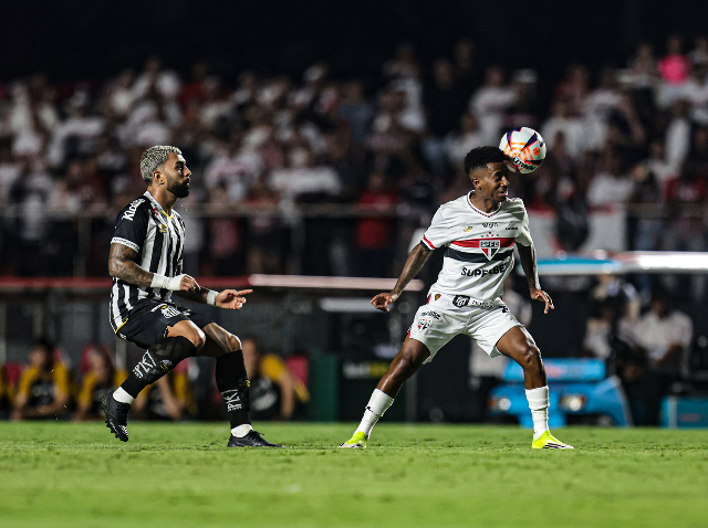São Paulo vence clássico com Santos, Grêmio empata e Atlético vira