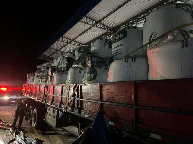 Caminhoneiro é preso com droga escondida em produto usado para controle de praga