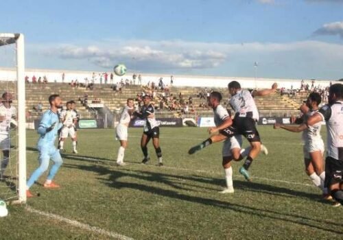 Corumbaense e Operário não saem do 0 a 0 em jogo sob forte calor