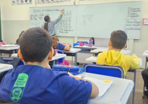 Após denúncias, SED corrige classificação para professores temporários