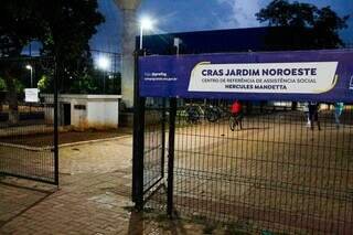 Em busca de emprego, doméstica encara chuva e noite em claro por uma senha Em busca de emprego, doméstica encara chuva e noite em claro por uma senha