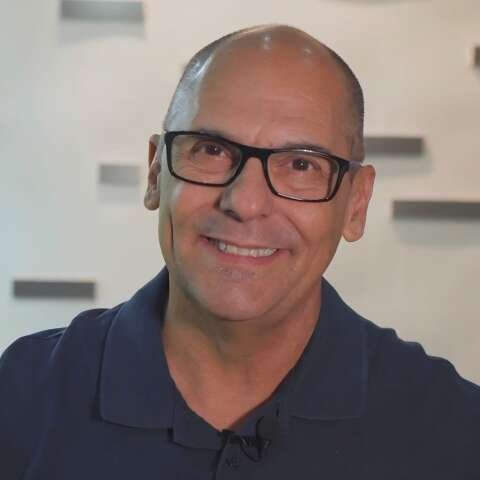 O paradoxo digital: acesso à informação e os desafios para uma geração