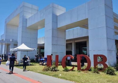 Em MS, 48% dos universitários com dívidas trancaram curso, aponta Serasa