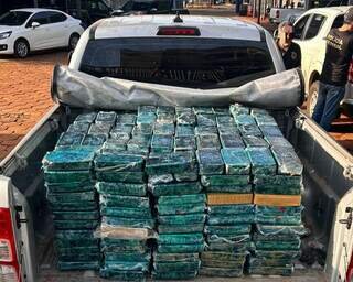 PF apreende 745 kg de pasta base de cocaína em ônibus com bolivianos na Capital PF apreende 745 kg de pasta base de cocaína em ônibus com bolivianos na Capital