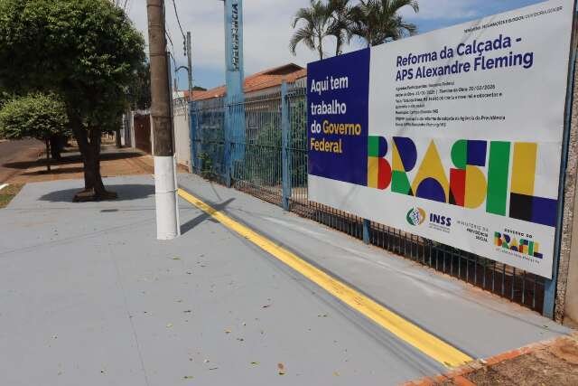 INSS reforma calçada por R$ 39 mil, mas prédio segue depredado e sem atendimento