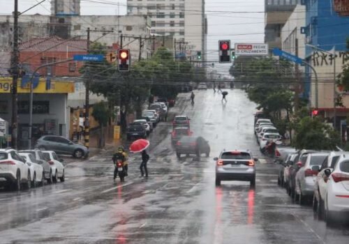 Frente fria provoca instabilidade e risco de tempestades até segunda-feira