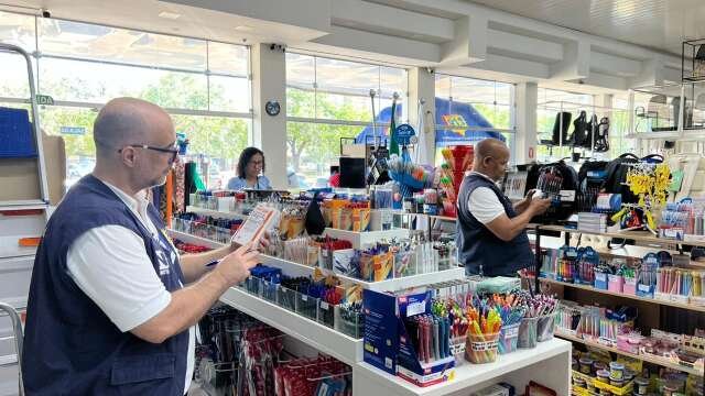 Operação encontra mais de 2 mil materiais escolares irregulares em Campo Grande