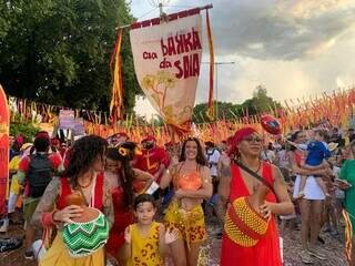 Adulto até "arrega", mas criançada mostra como curtir o Carnaval raiz