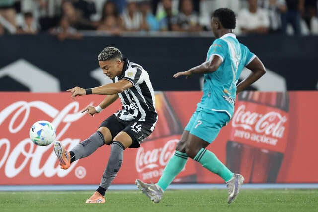 Botafogo reverte desvantagem e avança na pré-Libertadores; Bahia cai