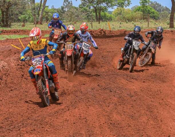 Interior sedia abertura do Estadual de Motocross e Velocross de MS