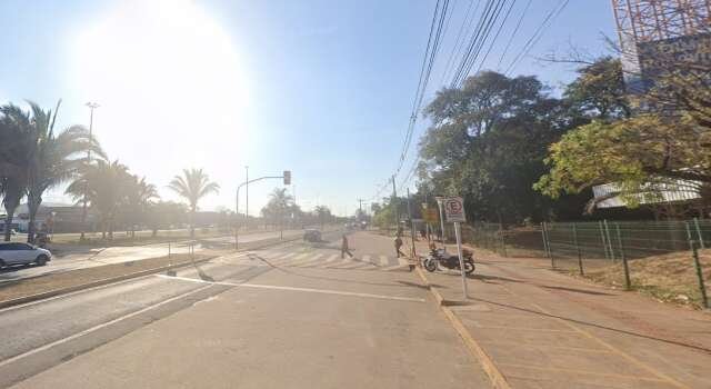 Trio armado rende comerciante e rouba carro em emboscada