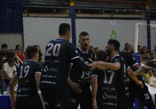 Time de MS vence confronto direto e mantém chances na Superliga B