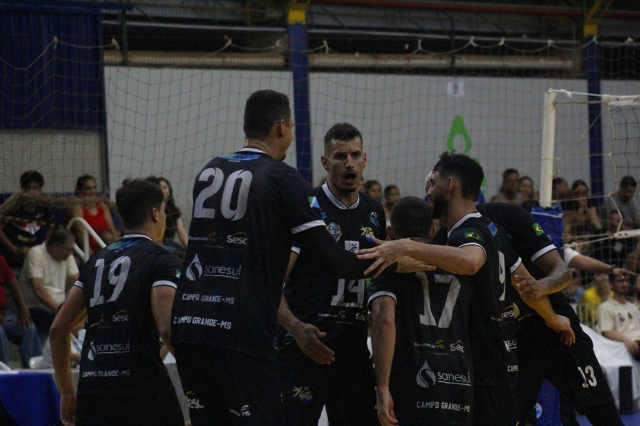 Time de MS vence confronto direto e mantém chances na Superliga B