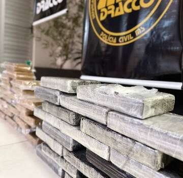Dupla é presa com cocaína e prejuízo ao tráfico chega a R$ 3 milhões