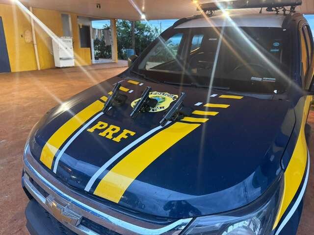 Mulher ligada ao Comando Vermelho é presa com pistolas amarradas ao corpo