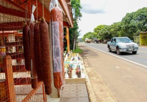 Às margens da BR-163, comerciantes temem retirada de barracas com duplicação