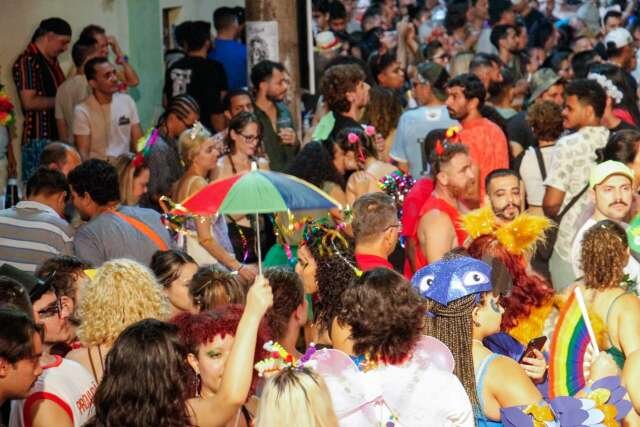 Oito interdições de trânsito marcam segunda-feira de Carnaval