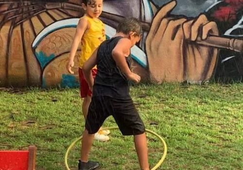 Adulto até "arrega", mas criançada mostra como curtir o Carnaval raiz
