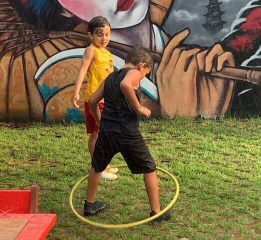 Adulto até "arrega", mas criançada mostra como curtir o Carnaval raiz