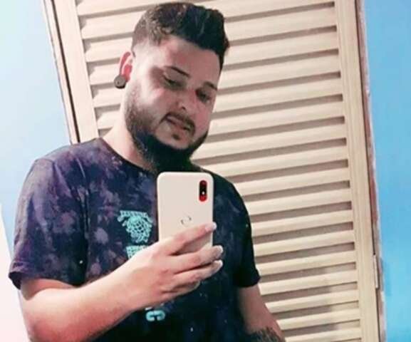 Polícia prende assassino de garçom e procura comparsa