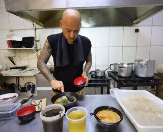 Chef japonês Shindo Michihiko revelou segredos do autêntico lámen Chef japonês Shindo Michihiko revelou segredos do autêntico lámen